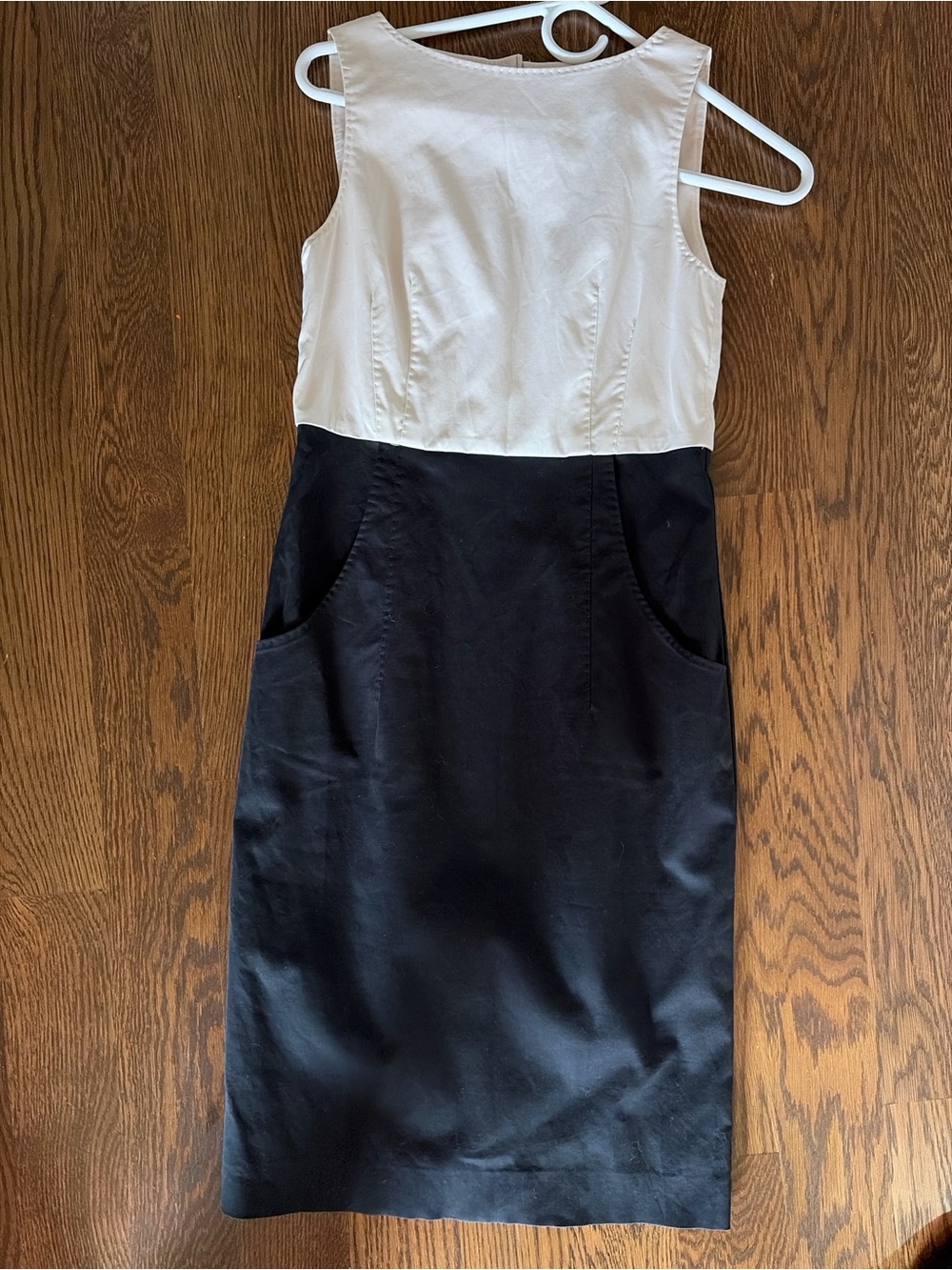 Max and Co sleeveless Two-Tone Sheath Dress in White and Black